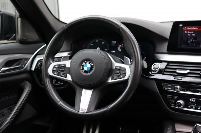 BMW 5-SERIE 540D XD HIGH EX. ED. 320PK AUT/M-Sport/Pan.Dak/1e eig/orig.NL, Carmix, OSS