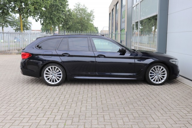BMW 5-SERIE 540D XD HIGH EX. ED. 320PK AUT/M-Sport/Pan.Dak/1e eig/orig.NL, Carmix, OSS