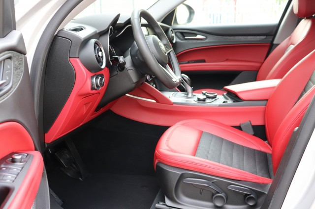 ALFA ROMEO STELVIO 2.2D SUPER AUT/CARPLAY/AD.CRUISE/NAVI/CAMERA/CLIMA/79DKM!/18, Carmix, OSS