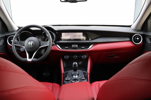 ALFA ROMEO STELVIO 2.2D SUPER AUT/CARPLAY/AD.CRUISE/NAVI/CAMERA/CLIMA/79DKM!/18, Carmix, OSS