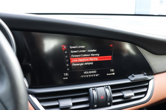 ALFA ROMEO GIULIA 2.0T SUPER AUT/PAN.DAK/LEER/NAVI/MEMORYSTOEL/STOELVERW./1E EIG, Carmix, OSS