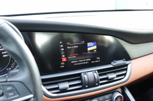 ALFA ROMEO GIULIA 2.0T SUPER AUT/PAN.DAK/LEER/NAVI/MEMORYSTOEL/STOELVERW./1E EIG, Carmix, OSS