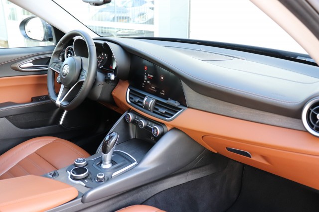 ALFA ROMEO GIULIA 2.0T SUPER AUT/PAN.DAK/LEER/NAVI/MEMORYSTOEL/STOELVERW./1E EIG, Carmix, OSS