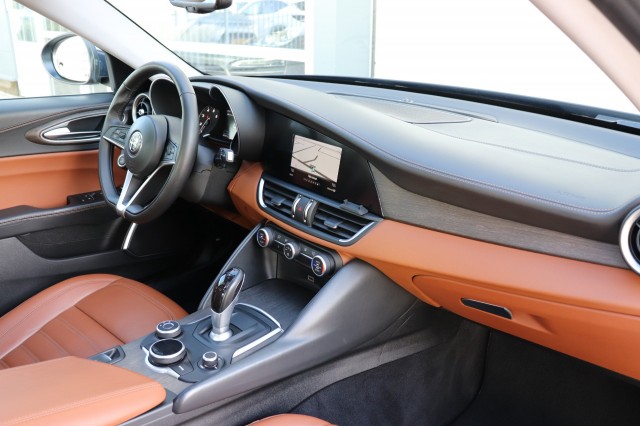 ALFA ROMEO GIULIA 2.0T SUPER AUT/PAN.DAK/LEER/NAVI/MEMORYSTOEL/STOELVERW./1E EIG, Carmix, OSS