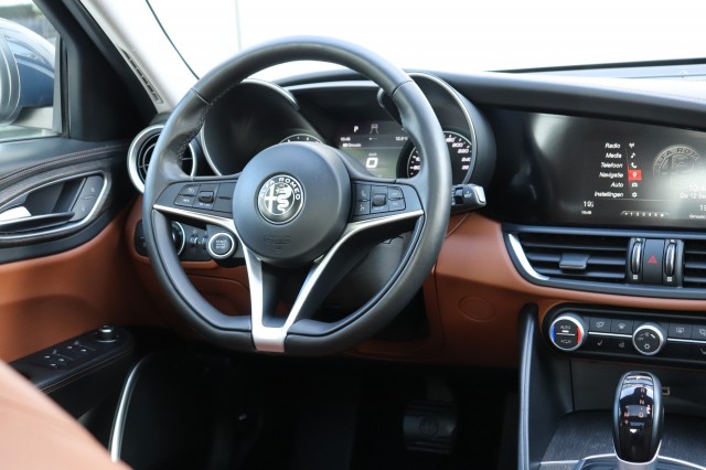 ALFA ROMEO GIULIA 2.0T SUPER AUT/PAN.DAK/LEER/NAVI/MEMORYSTOEL/STOELVERW./1E EIG, Carmix, OSS