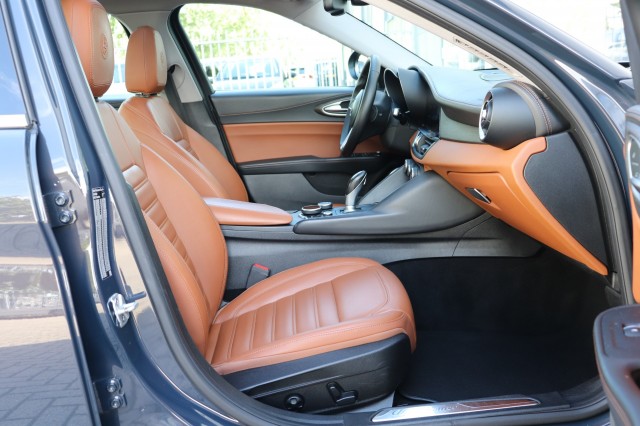 ALFA ROMEO GIULIA 2.0T SUPER AUT/PAN.DAK/LEER/NAVI/MEMORYSTOEL/STOELVERW./1E EIG, Carmix, OSS
