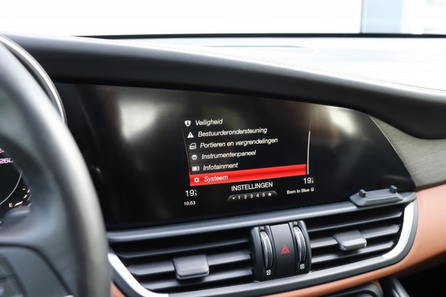 ALFA ROMEO GIULIA 2.0T SUPER AUT/PAN.DAK/LEER/NAVI/MEMORYSTOEL/STOELVERW./1E EIG, Carmix, OSS