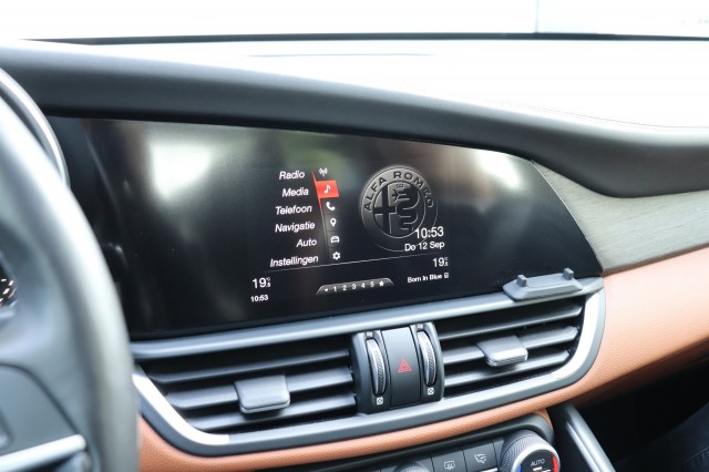 ALFA ROMEO GIULIA 2.0T SUPER AUT/PAN.DAK/LEER/NAVI/MEMORYSTOEL/STOELVERW./1E EIG, Carmix, OSS