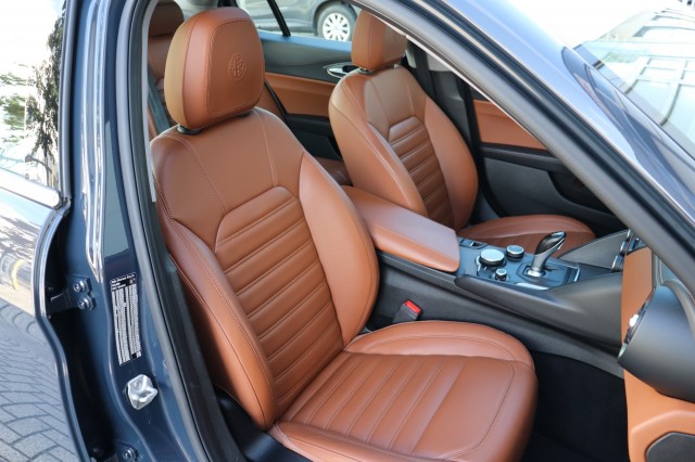 ALFA ROMEO GIULIA 2.0T SUPER AUT/PAN.DAK/LEER/NAVI/MEMORYSTOEL/STOELVERW./1E EIG, Carmix, OSS