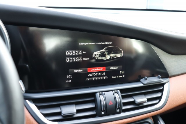 ALFA ROMEO GIULIA 2.0T SUPER AUT/PAN.DAK/LEER/NAVI/MEMORYSTOEL/STOELVERW./1E EIG, Carmix, OSS