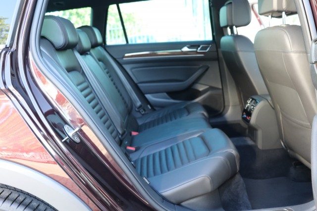 VOLKSWAGEN PASSAT ALLTRACK 2.0 BITDI 4Motion HIGHL. DSG/MASSAGE/PAN.DAK/DEALERONDERH., Carmix, OSS