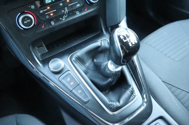 FORD FOCUS 1.0 125PK 6-BAK TITANIUM/NAVI/CLIMA/CRUISE/STOEL&STUURVERW./18, Carmix, OSS