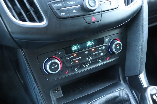 FORD FOCUS 1.0 125PK 6-BAK TITANIUM/NAVI/CLIMA/CRUISE/STOEL&STUURVERW./18, Carmix, OSS