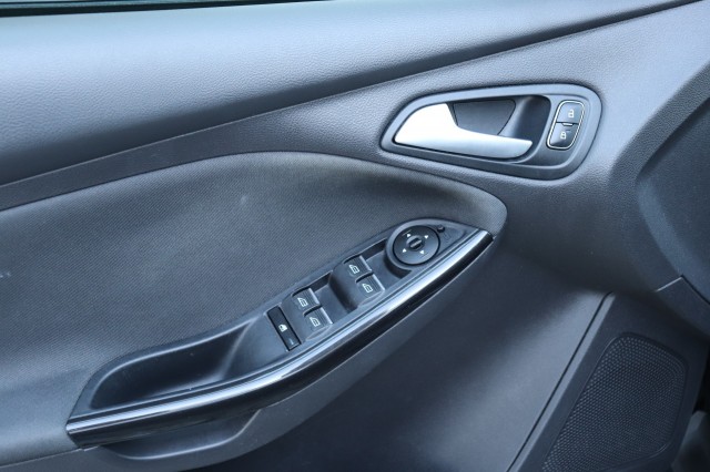 FORD FOCUS 1.0 125PK 6-BAK TITANIUM/NAVI/CLIMA/CRUISE/STOEL&STUURVERW./18, Carmix, OSS