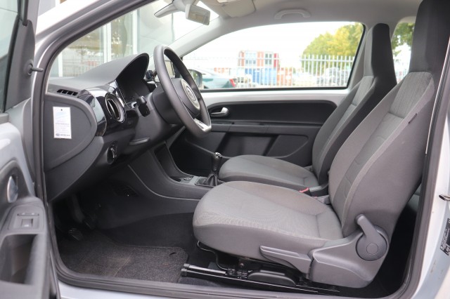 VOLKSWAGEN UP 1.0 MOVE UP! BLUEM./AIRCO/NAVI/15/ORIG.NL, Carmix, OSS