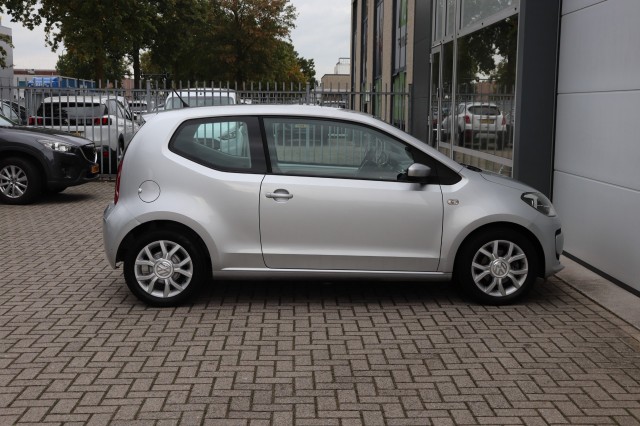 VOLKSWAGEN UP 1.0 MOVE UP! BLUEM./AIRCO/NAVI/15/ORIG.NL, Carmix, OSS
