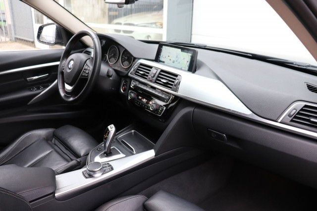 BMW 3-SERIE 320I AUT High Exec. SPORT/1E EIG/LEER/SPORTSTOELEN/LED/XENON/ORI, Carmix, OSS