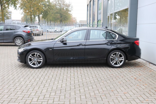 BMW 3-SERIE 320I AUT High Exec. SPORT/1E EIG/LEER/SPORTSTOELEN/LED/XENON/ORI, Carmix, OSS