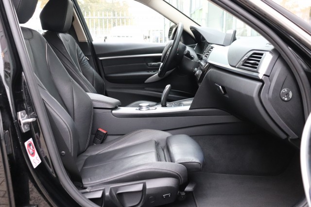 BMW 3-SERIE 320I AUT High Exec. SPORT/1E EIG/LEER/SPORTSTOELEN/LED/XENON/ORI, Carmix, OSS