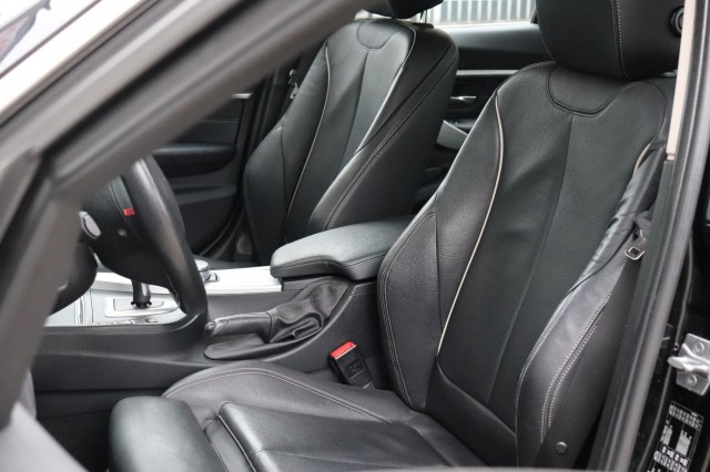 BMW 3-SERIE 320I AUT High Exec. SPORT/1E EIG/LEER/SPORTSTOELEN/LED/XENON/ORI, Carmix, OSS