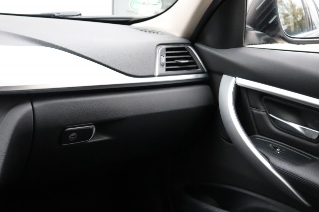 BMW 3-SERIE 320I AUT High Exec. SPORT/1E EIG/LEER/SPORTSTOELEN/LED/XENON/ORI, Carmix, OSS