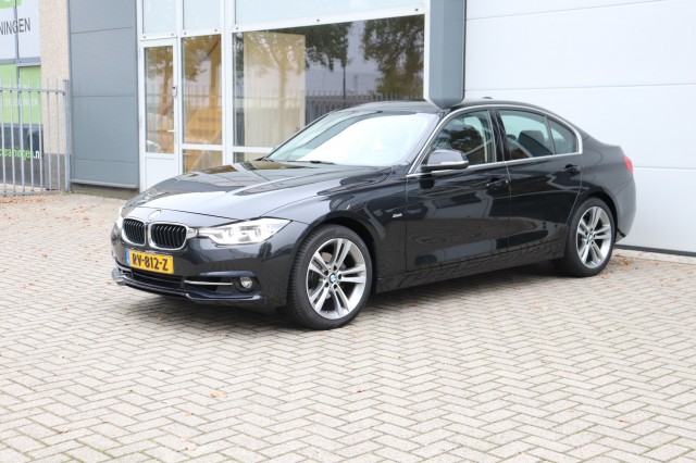 BMW 3-SERIE 320I AUT High Exec. SPORT/1E EIG/LEER/SPORTSTOELEN/LED/XENON/ORI, Carmix, OSS