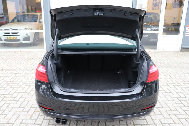 BMW 3-SERIE 320I AUT High Exec. SPORT/1E EIG/LEER/SPORTSTOELEN/LED/XENON/ORI, Carmix, OSS