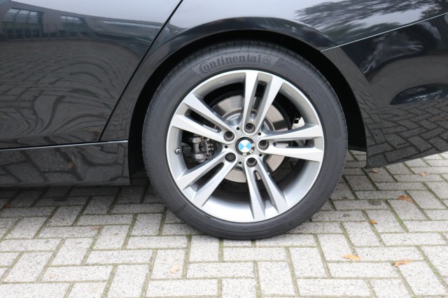 BMW 3-SERIE 320I AUT High Exec. SPORT/1E EIG/LEER/SPORTSTOELEN/LED/XENON/ORI, Carmix, OSS