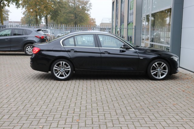 BMW 3-SERIE 320I AUT High Exec. SPORT/1E EIG/LEER/SPORTSTOELEN/LED/XENON/ORI, Carmix, OSS