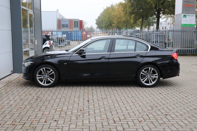 BMW 3-SERIE 320I AUT High Exec. SPORT/1E EIG/LEER/SPORTSTOELEN/LED/XENON/ORI, Carmix, OSS