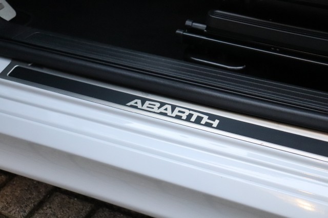 ABARTH 595 COMPETIZIONE 1.4 T-JET ABARTH 180PK SCHUIFDAK/CARBON SABELT SEATS/, Carmix, OSS