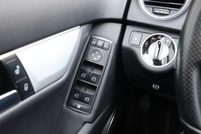 MERCEDES-BENZ C-KLASSE 180 AUT AVANTGARDE/SCHUIFDAK/CLIMA/CRUISE/STOELVERW., Carmix, OSS