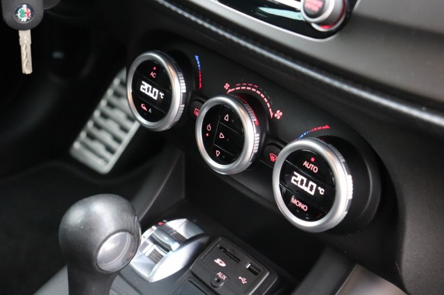 ALFA ROMEO GIULIETTA 1.6 JTDM SUPER AUT/LEER/NAVI/DAB/ORIG.NL, Carmix, OSS