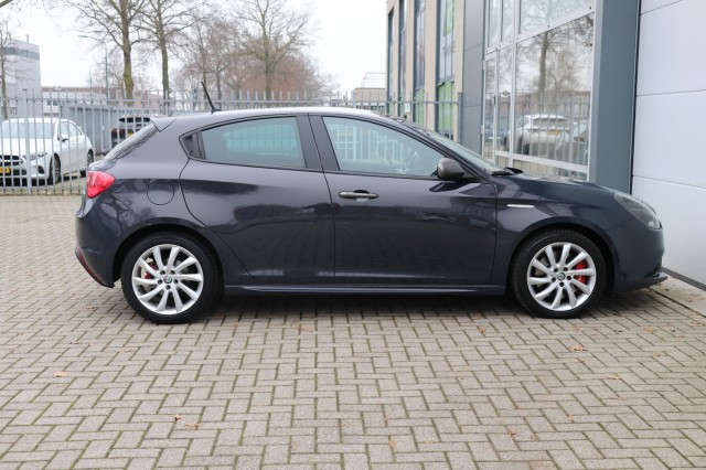 ALFA ROMEO GIULIETTA 1.6 JTDM SUPER AUT/LEER/NAVI/DAB/ORIG.NL, Carmix, OSS