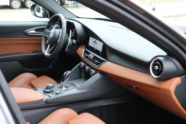 ALFA ROMEO GIULIA 2.0T SUPER AUT/SPORTST./A.CARPLAY/STOEL/STUURVERW./18'', Carmix, OSS