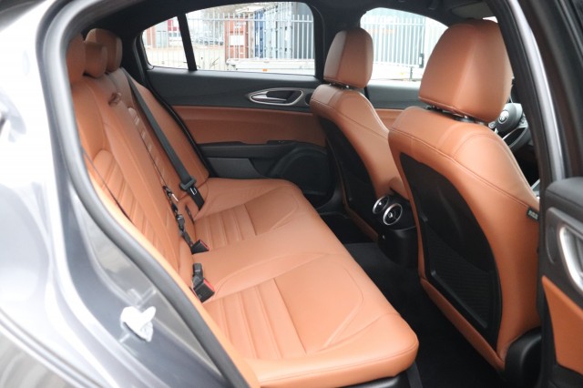 ALFA ROMEO GIULIA 2.0T SUPER AUT/SPORTST./A.CARPLAY/STOEL/STUURVERW./18'', Carmix, OSS