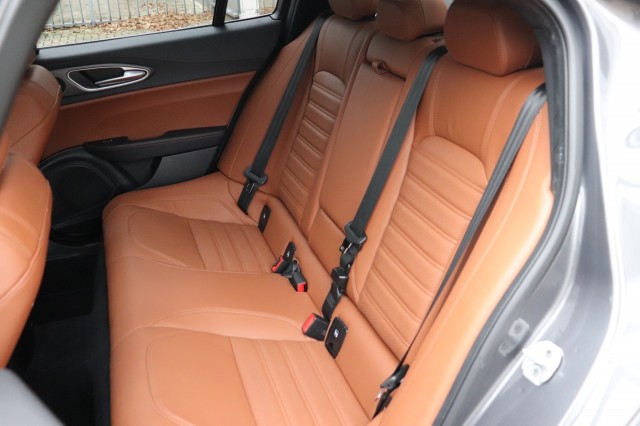 ALFA ROMEO GIULIA 2.0T SUPER AUT/SPORTST./A.CARPLAY/STOEL/STUURVERW./18'', Carmix, OSS