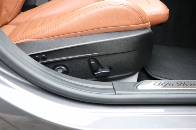 ALFA ROMEO GIULIA 2.0T SUPER AUT/SPORTST./A.CARPLAY/STOEL/STUURVERW./18'', Carmix, OSS