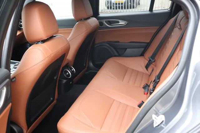 ALFA ROMEO GIULIA 2.0T SUPER AUT/SPORTST./A.CARPLAY/STOEL/STUURVERW./18'', Carmix, OSS