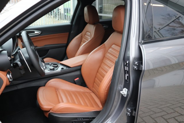 ALFA ROMEO GIULIA 2.0T SUPER AUT/SPORTST./A.CARPLAY/STOEL/STUURVERW./18'', Carmix, OSS