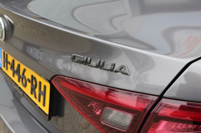ALFA ROMEO GIULIA 2.0T SUPER AUT/SPORTST./A.CARPLAY/STOEL/STUURVERW./18'', Carmix, OSS