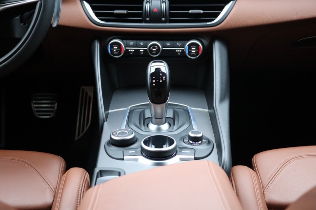 ALFA ROMEO GIULIA 2.0T SUPER AUT/SPORTST./A.CARPLAY/STOEL/STUURVERW./18'', Carmix, OSS