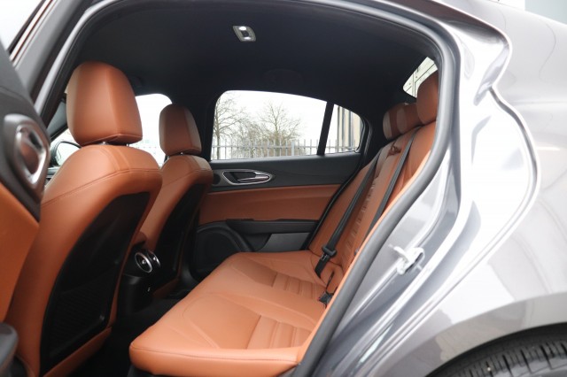 ALFA ROMEO GIULIA 2.0T SUPER AUT/SPORTST./A.CARPLAY/STOEL/STUURVERW./18'', Carmix, OSS