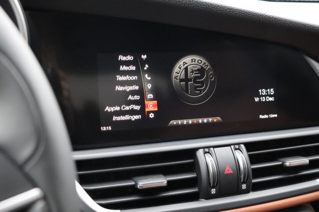 ALFA ROMEO GIULIA 2.0T SUPER AUT/SPORTST./A.CARPLAY/STOEL/STUURVERW./18'', Carmix, OSS