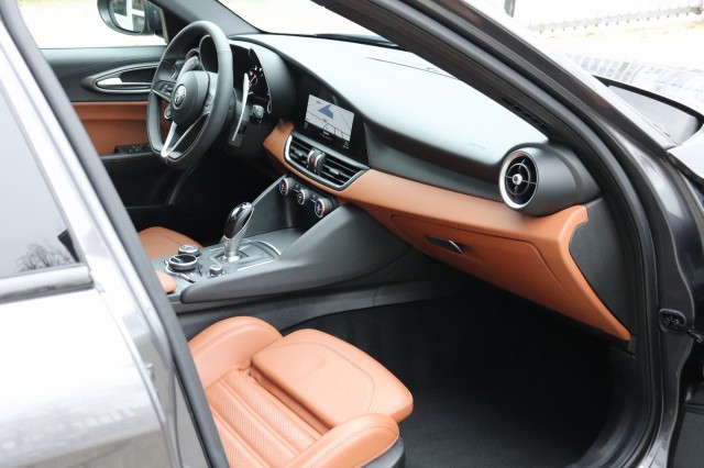 ALFA ROMEO GIULIA 2.0T SUPER AUT/SPORTST./A.CARPLAY/STOEL/STUURVERW./18'', Carmix, OSS