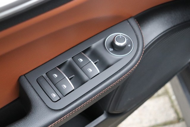 ALFA ROMEO GIULIA 2.0T SUPER AUT/SPORTST./A.CARPLAY/STOEL/STUURVERW./18'', Carmix, OSS