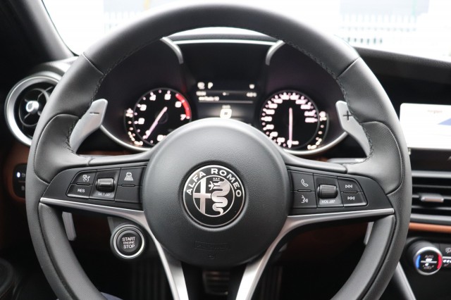 ALFA ROMEO GIULIA 2.0T SUPER AUT/SPORTST./A.CARPLAY/STOEL/STUURVERW./18'', Carmix, OSS