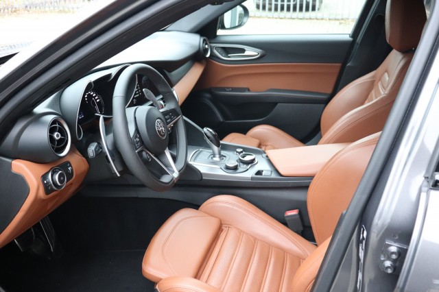 ALFA ROMEO GIULIA 2.0T SUPER AUT/SPORTST./A.CARPLAY/STOEL/STUURVERW./18'', Carmix, OSS