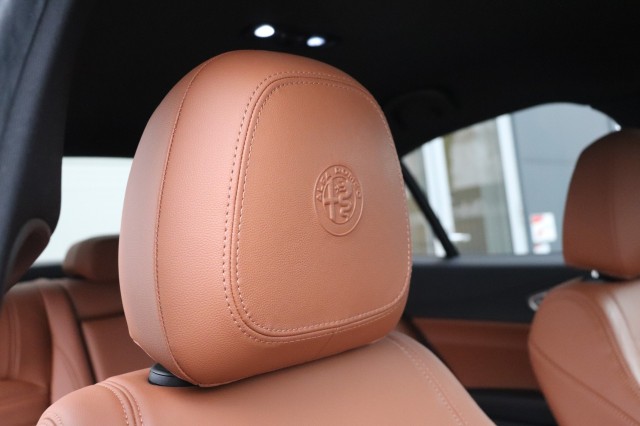 ALFA ROMEO GIULIA 2.0T SUPER AUT/SPORTST./A.CARPLAY/STOEL/STUURVERW./18'', Carmix, OSS