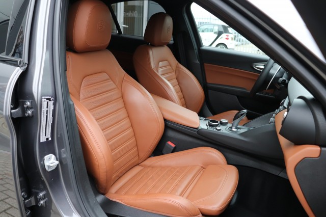ALFA ROMEO GIULIA 2.0T SUPER AUT/SPORTST./A.CARPLAY/STOEL/STUURVERW./18'', Carmix, OSS